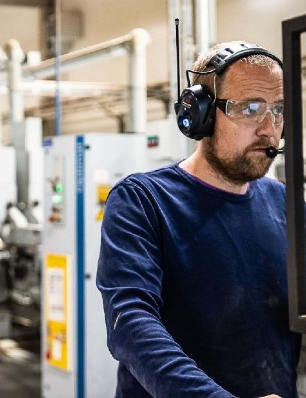 Headsets Noisy Plant